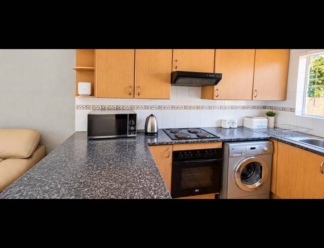 3 BEDROOM TOWNHOUSE FOR SALE IN HEUWELSIG ESTATE